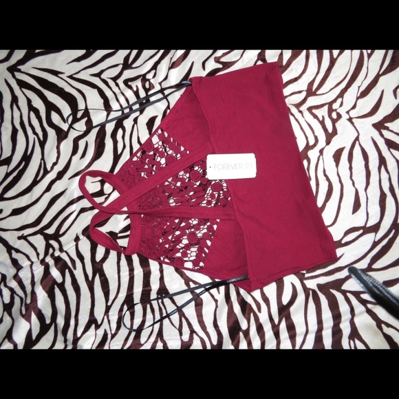 Crotchet crop top - Picture 2 of 3